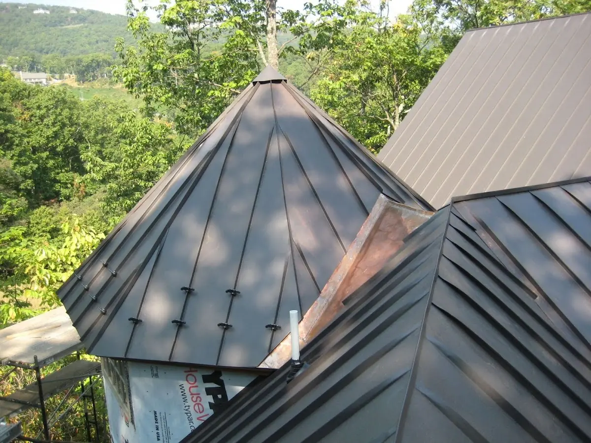 Professional Gutter Cleaning by Craftsman Roofing in Earlimart