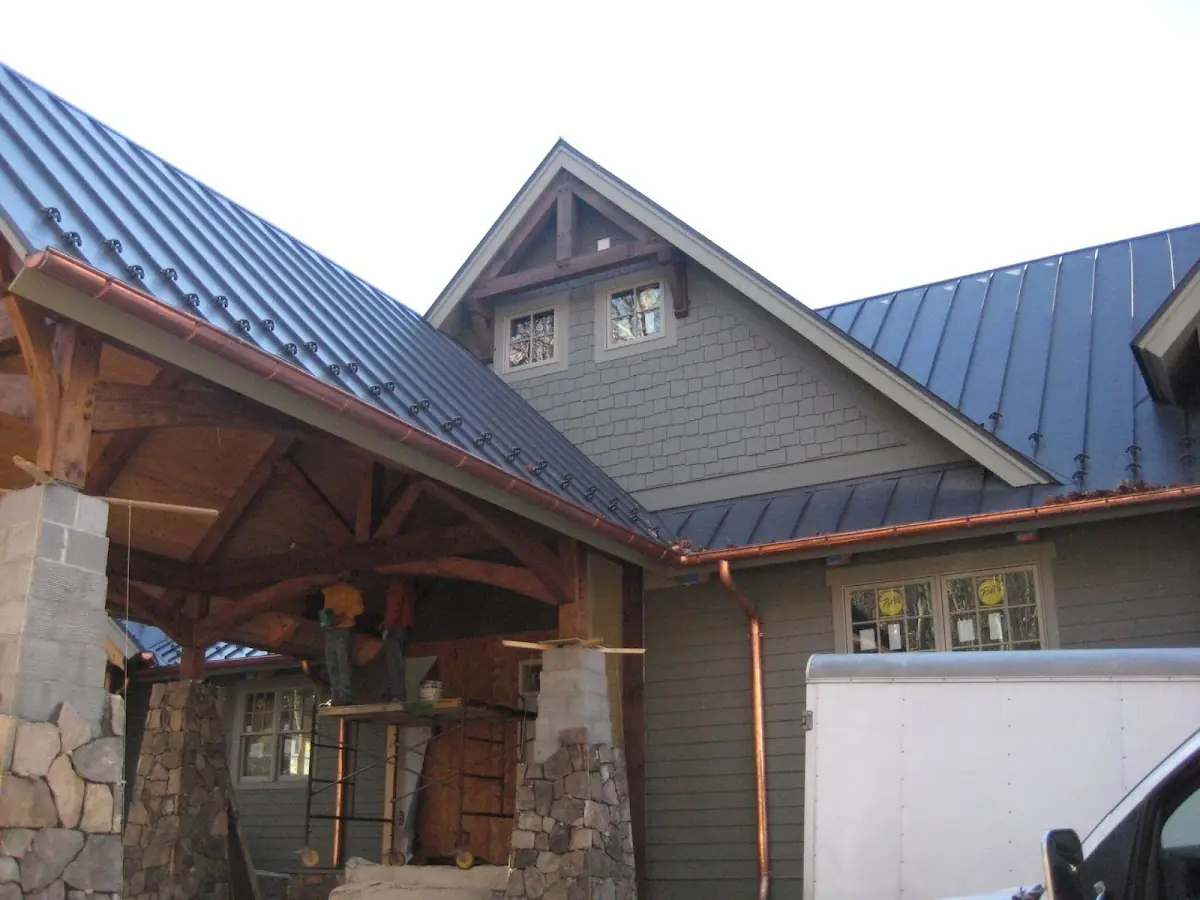 Craftsman Roofing team delivering quality roofing work in Earlimart